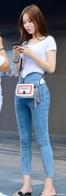 穿「無痕」打底褲的美女，用心挑選和搭配的女生，身材勻稱