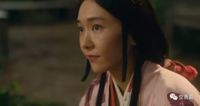 她終於變成了清朝阿哥……