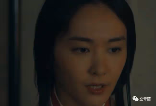 她終於變成了清朝阿哥……