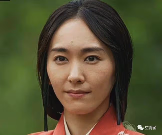 她終於變成了清朝阿哥……