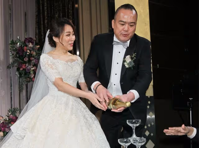 52歲男星宣布當爸!46歲妻子誕下龍鳳胎,患妊娠毒血症提前剖腹