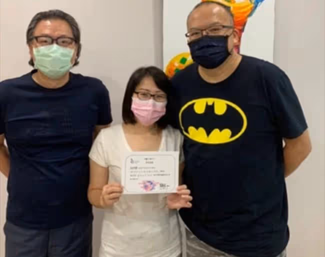 52歲男星宣布當爸!46歲妻子誕下龍鳳胎,患妊娠毒血症提前剖腹