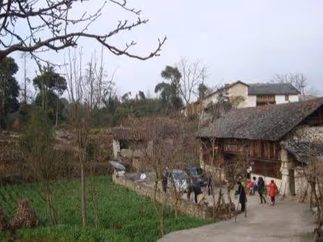 女子出門20年,帶40萬回村還債,見到一人,才知這筆債她還不了