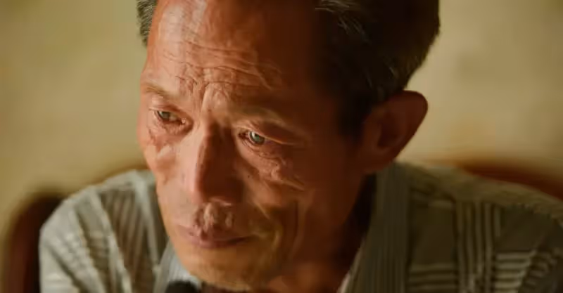 64歲兒子照顧84歲父親8年後哭訴：現在才知老了能依靠的只有錢