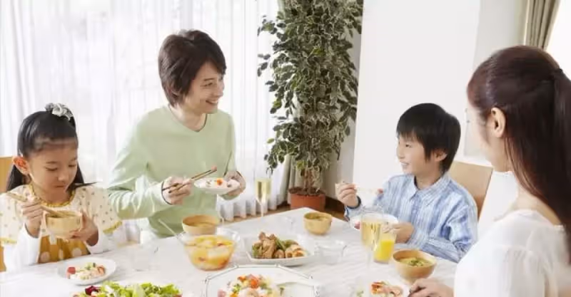 「水涼你別洗菜讓你嫂子洗」婆婆心疼小姑子，兒媳直接就掀翻飯桌