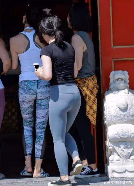被穿打底褲的女生美到了，依然有很多忠實的追隨者，穩贏了
