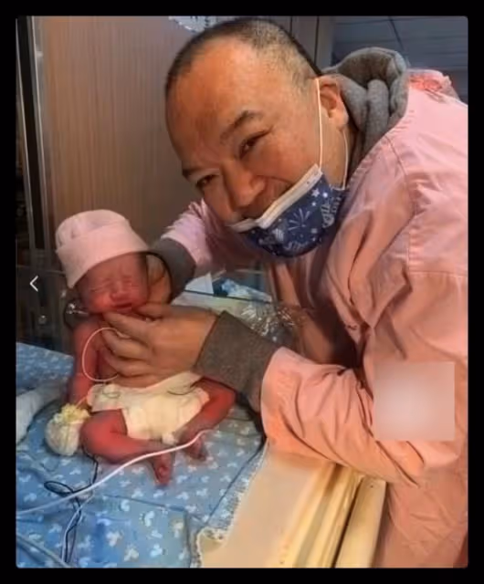52歲導演喜獲龍鳳胎,妻子患妊娠毒血症提前剖腹產,曾花巨資求子
