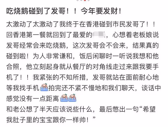 66歲周潤發獨自現身小館,穿舊衣白髮皺紋矚目,被異性挽手顯親密