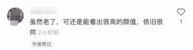 66歲周潤發獨自現身小館,穿舊衣白髮皺紋矚目,被異性挽手顯親密