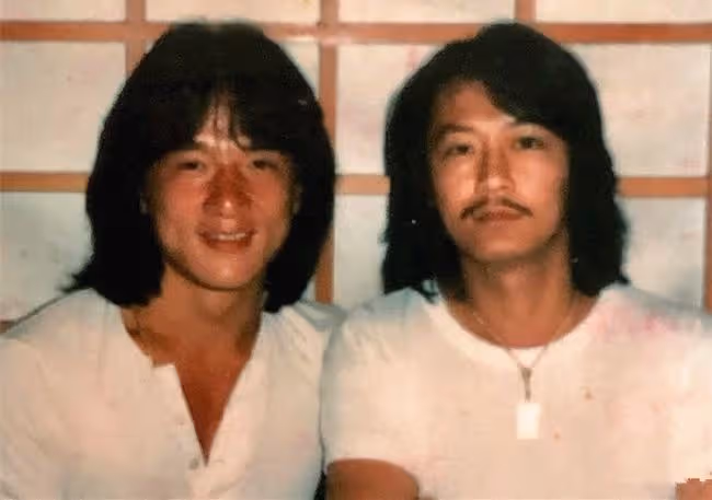 70歲陳勛奇直播帶貨聲音嘶啞,直言賣貨太難了!曾患癌致聲帶受損