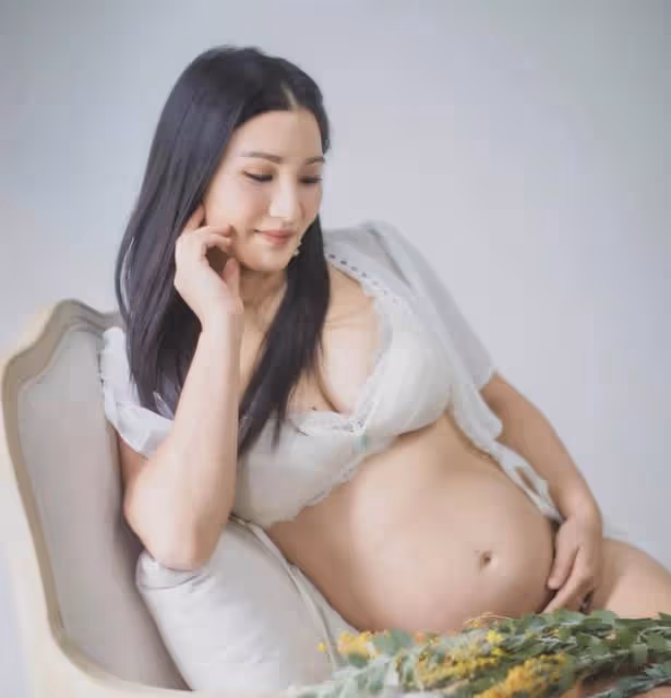 著名星二代嫁非洲籍丈夫,透露母親鄭佩佩行動變緩,計劃移居國外