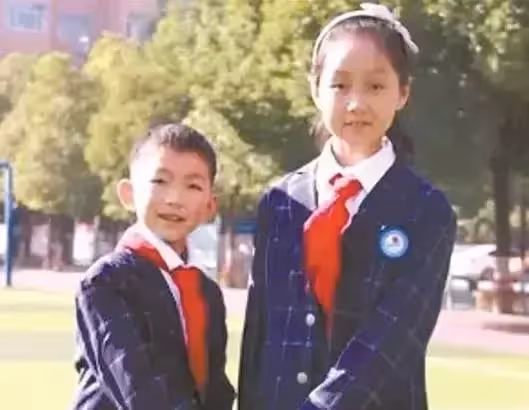 堅持七百多天,8歲姐姐5歲弟弟,用愛喚醒沉睡兩年多的媽媽:做人要心懷感恩