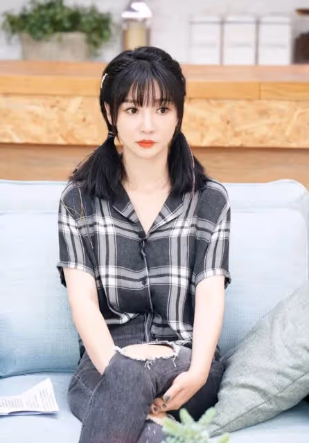 演員柳岩,親情和愛情都有淚,41歲依舊單身
