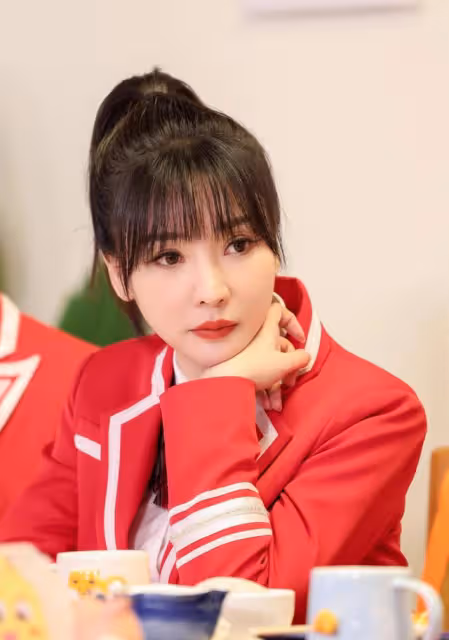 演員柳岩,親情和愛情都有淚,41歲依舊單身
