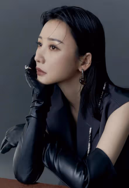演員柳岩,親情和愛情都有淚,41歲依舊單身