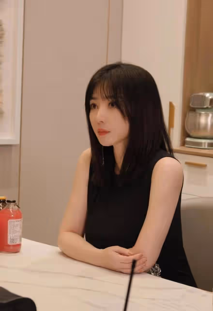 演員柳岩,親情和愛情都有淚,41歲依舊單身