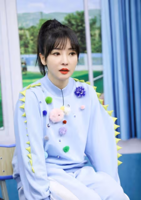 演員柳岩,親情和愛情都有淚,41歲依舊單身