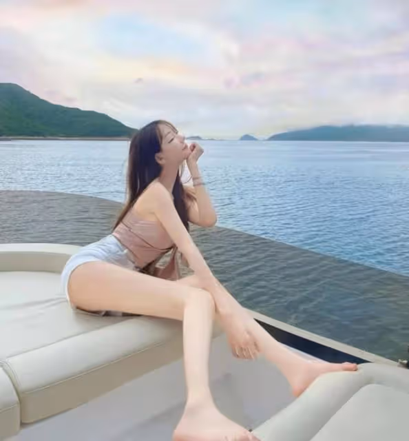 又又又變臉！陳冠希模特兒舊愛曬出新照片，五官精緻生活越發富貴