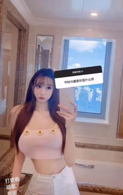 又又又變臉！陳冠希模特兒舊愛曬出新照片，五官精緻生活越發富貴
