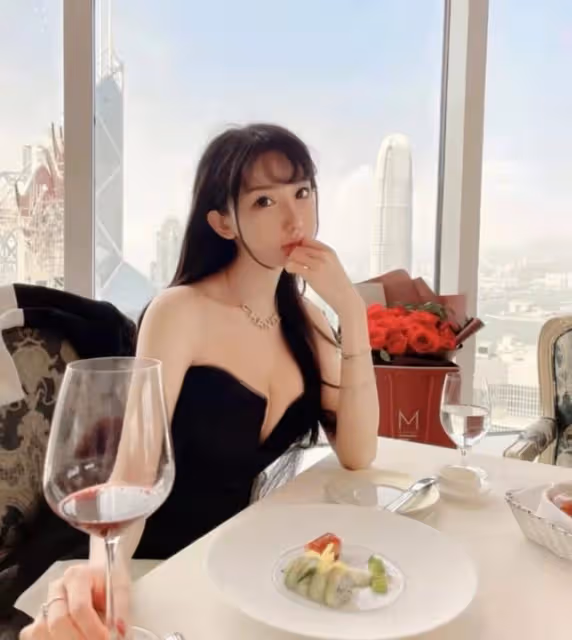 又又又變臉！陳冠希模特兒舊愛曬出新照片，五官精緻生活越發富貴