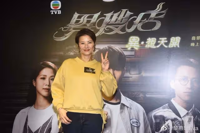 首屆亞姐冠軍重返演藝圈過戲癮,曾嫁圈中家暴男,離婚後獨自帶娃