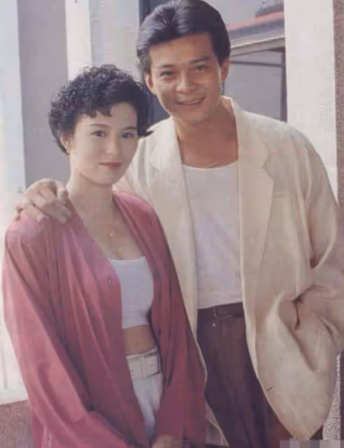 黃日華:妻子在他懷裡去世,發誓終身不婚不娶,一生摯愛亡妻一人