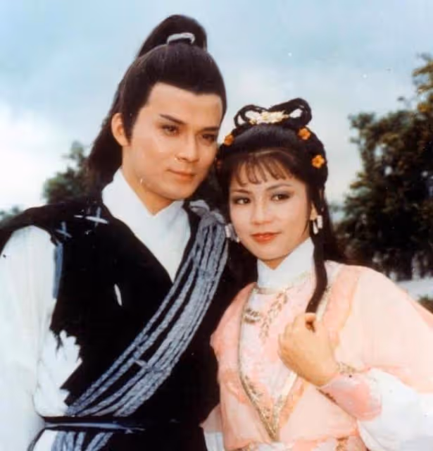 黃日華:妻子在他懷裡去世,發誓終身不婚不娶,一生摯愛亡妻一人