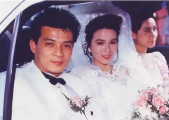 黃日華：妻子在他懷裡去世，發誓終身不婚不娶，一生摯愛亡妻一人