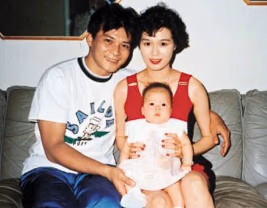 黃日華：妻子在他懷裡去世，發誓終身不婚不娶，一生摯愛亡妻一人