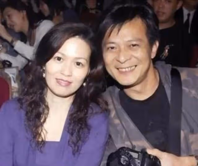 黃日華：妻子在他懷裡去世，發誓終身不婚不娶，一生摯愛亡妻一人