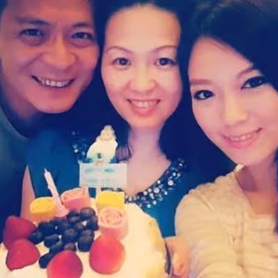 黃日華：妻子在他懷裡去世，發誓終身不婚不娶，一生摯愛亡妻一人