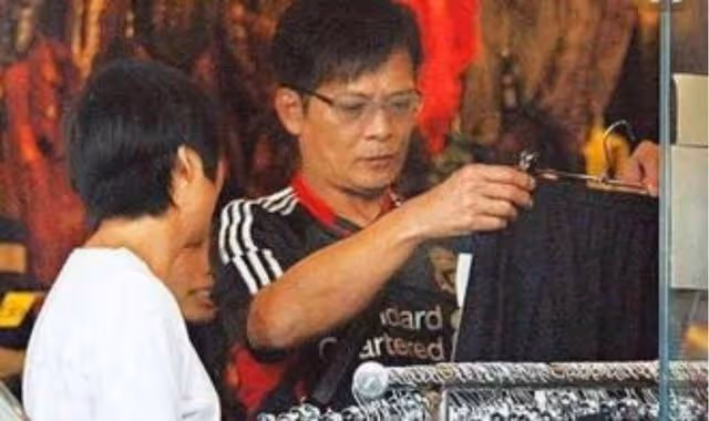 黃日華:妻子在他懷裡去世,發誓終身不婚不娶,一生摯愛亡妻一人