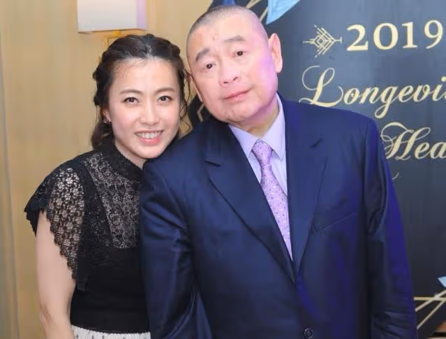 香港富商劉鑾雄:花三億借用丈母娘腎臟,小嬌妻愛他如命不顧母親