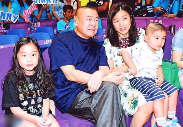 香港富商劉鑾雄:花三億借用丈母娘腎臟,小嬌妻愛他如命不顧母親