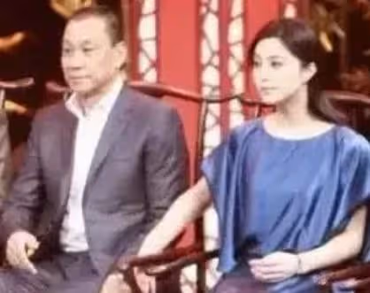 與「絕色女星」鬧緋聞,花200萬和髮妻離婚,如今76歲仍單身!