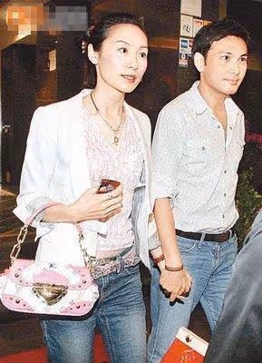 香港「蛇蠍夫妻」:表面親親熱熱,私下雙雙出軌,生女只為立人設