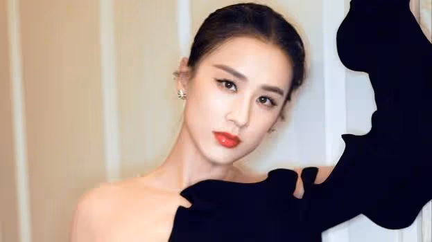 明星的生活有多豪氣?一雙鞋子價值一億元,網友:貧窮限制了想像