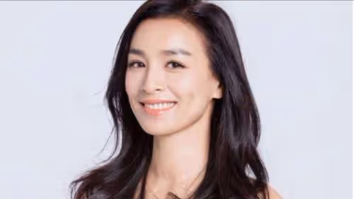 明星的生活有多豪氣?一雙鞋子價值一億元,網友:貧窮限制了想像