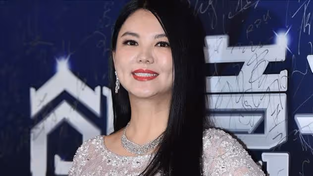 明星的生活有多豪氣?一雙鞋子價值一億元,網友:貧窮限制了想像