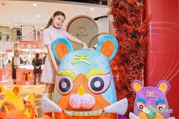 姚焯菲化身古典美人 再被何晉樂請食檸檬