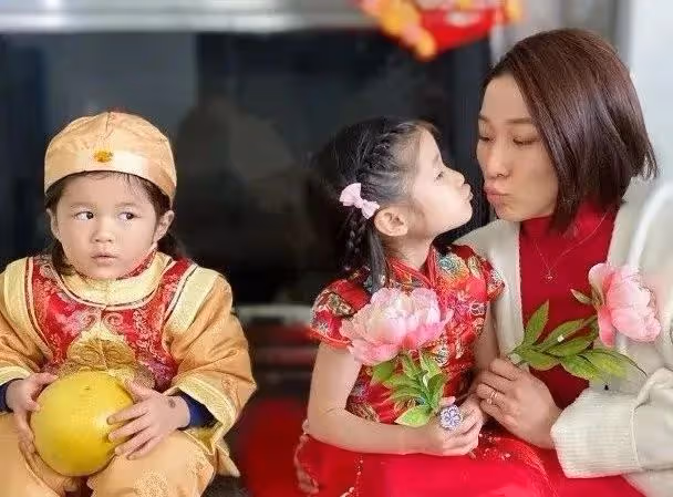 起程返加拿大!鍾嘉欣回港無期 小兒子Jared感不舍