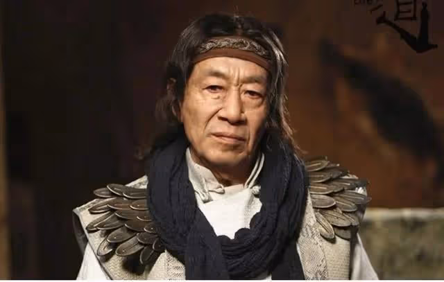36歲女星嫁73歲老戲骨,生下二子,自己濃妝艷抹丈夫滿臉疲憊