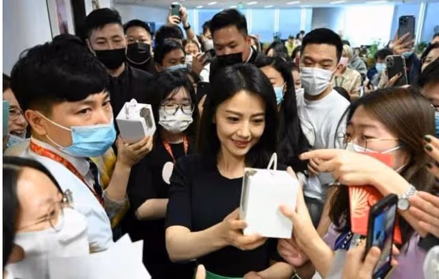 高圓圓懷二胎?參加活動,身穿緊身裙小腹微隆