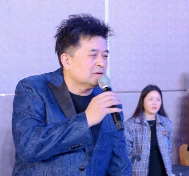 63歲畢福劍近照曝光,被侄子當成「流量密碼」?
