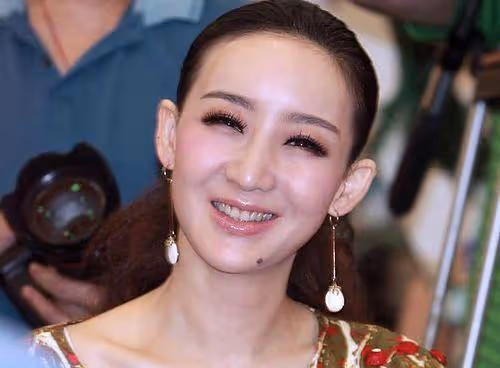 剛生子就被拋棄,與孫楠離婚12年後,買紅妹的報復手段讓潘蔚慌了