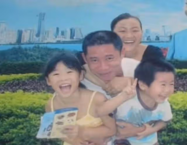 孫海洋大女兒曬照為爸爸慶生,孫海洋拍手節奏慢半拍,遭孫媽調侃