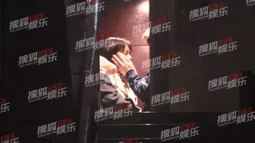 馬思純與男友深夜熱吻!身材發福素顏認不出,被捧臉親後同回愛巢