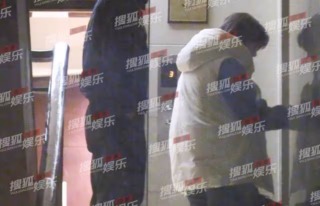 馬思純與男友深夜熱吻!身材發福素顏認不出,被捧臉親後同回愛巢