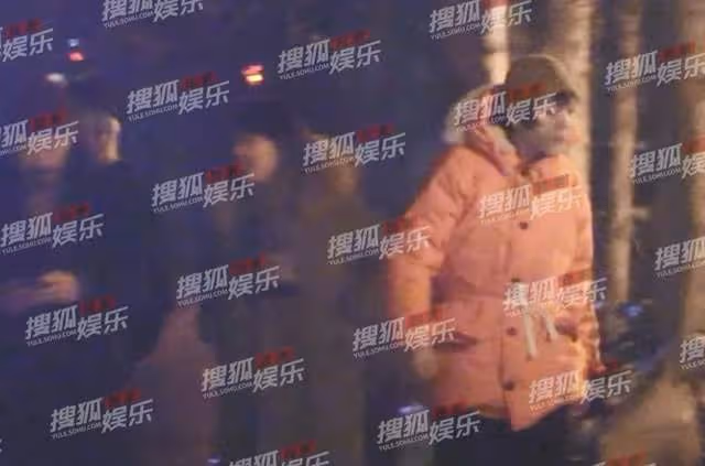 馬思純與男友深夜熱吻!身材發福素顏認不出,被捧臉親後同回愛巢