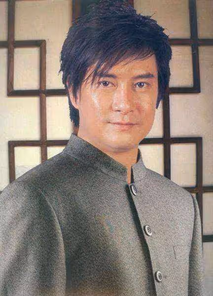 50歲港圈女神洪欣現身直播間帶貨,被嘲面部腫脹,胖了兩個碼